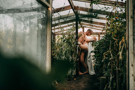 Fotógrafo de casamento Evelina Braginec (velyamay). Foto de 1 de novembro 2021