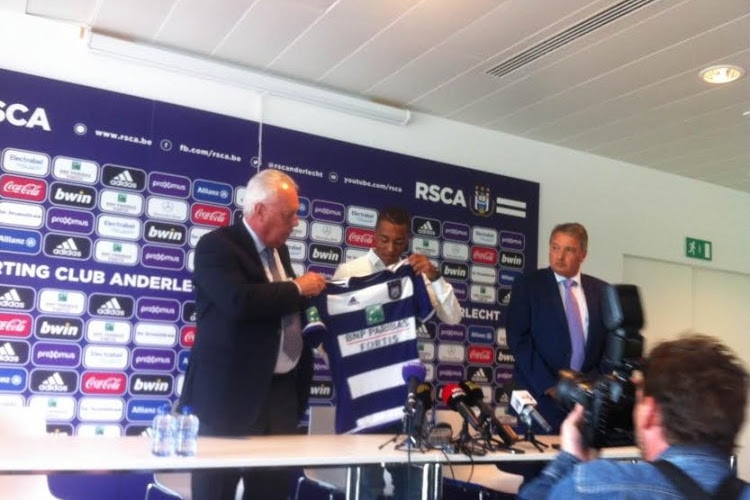 De pakjes zijn geopend! Tielemans heeft bijgetekend!