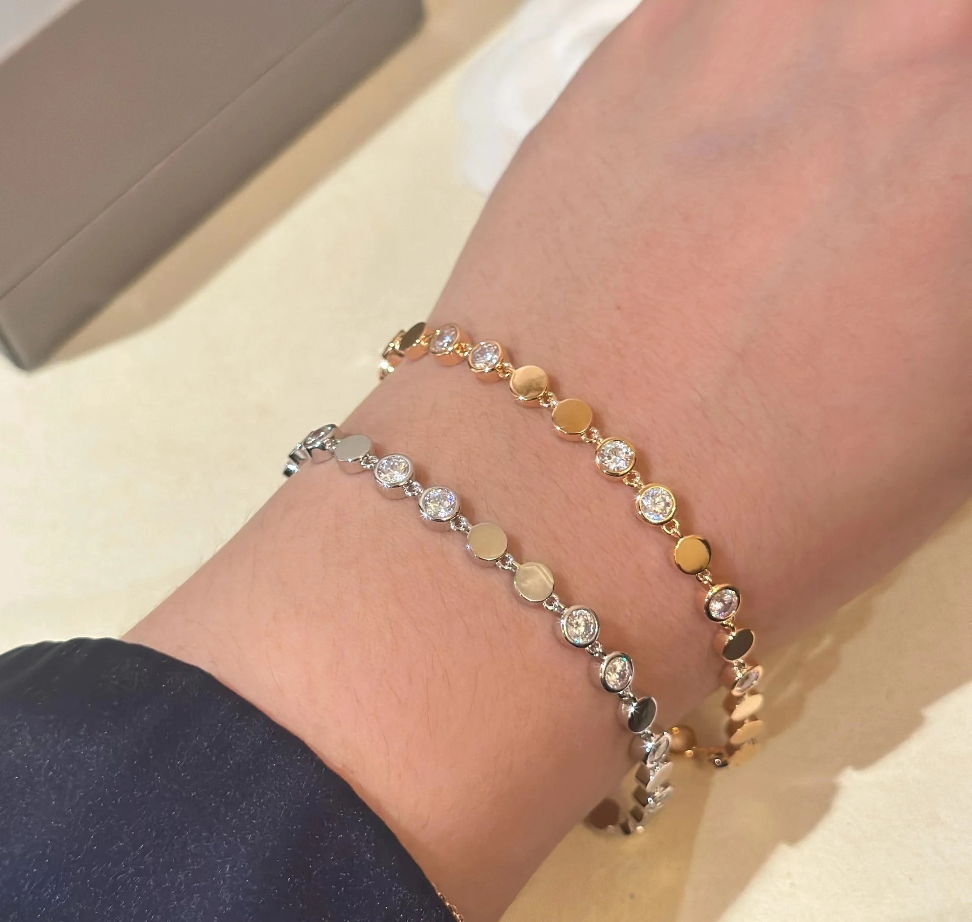 Title 5, Fashion Personality armband met ronde diamanten...