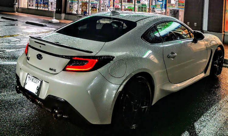 BRZの光り物にこだわる・深夜のしごおわ🌃💤…　しかも?雨☔だけど👻💦・LEDライナー・濡れ濡れボディンヌはセクスィー💕・つかれた〜(◍´ᯅ `◍)に関するカスタム事例の投稿画像7枚目