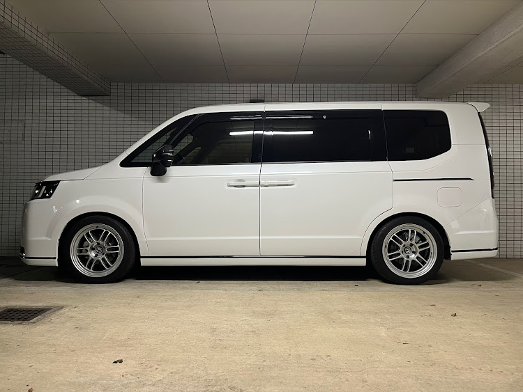 ステップワゴンのRPF1・ENKEI・WORK emotion T7R・HONDA・STEPWGN SPADAに関するカスタム事例の投稿画像4枚目