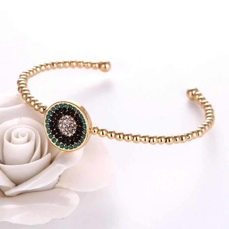 Title 19, Atmosferische Mode Armband