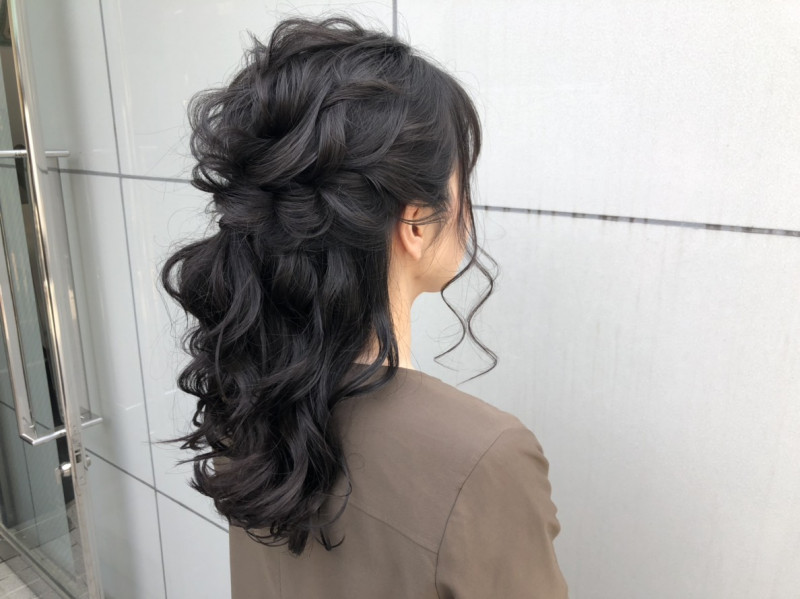 野暮ったく見えない 黒髪さんに似合う ふんわりヘアアレンジ 3選 Trill トリル