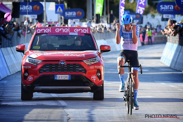 🎥 Ritwinnaar in de Giro overmand door emoties: "Baby op komst in januari en ik heb nog geen job voor volgend jaar"