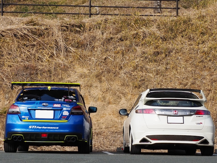 WRX STIの蛍光イエロー・こっそりリニューアル計画中🙊・進化します🤭・他力本願・MASARUモータースに関するカスタム事例の投稿画像2枚目