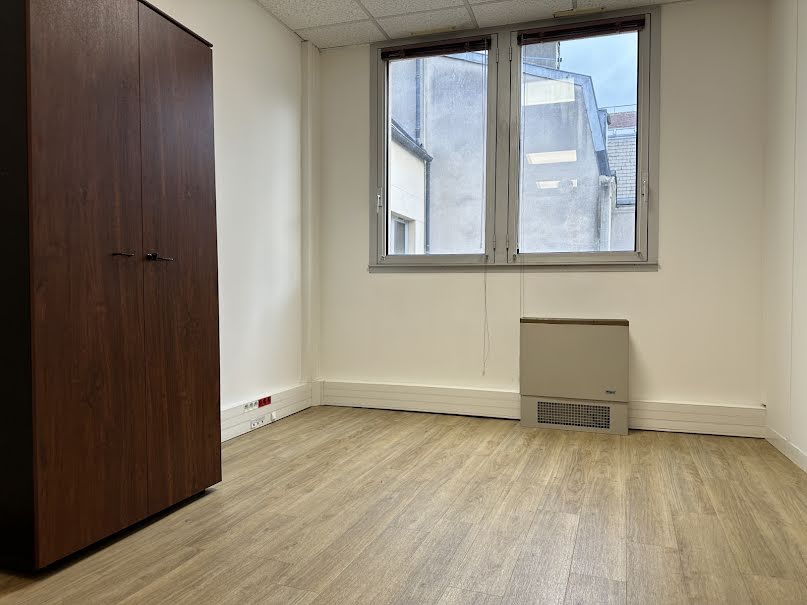 Location  locaux professionnels  35 m² à Fontainebleau (77300), 1 400 €