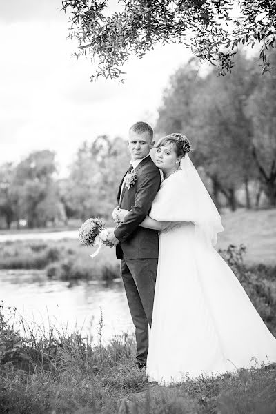 Fotógrafo de casamento Olya Vetrova (0lavetrova). Foto de 12 de setembro 2016