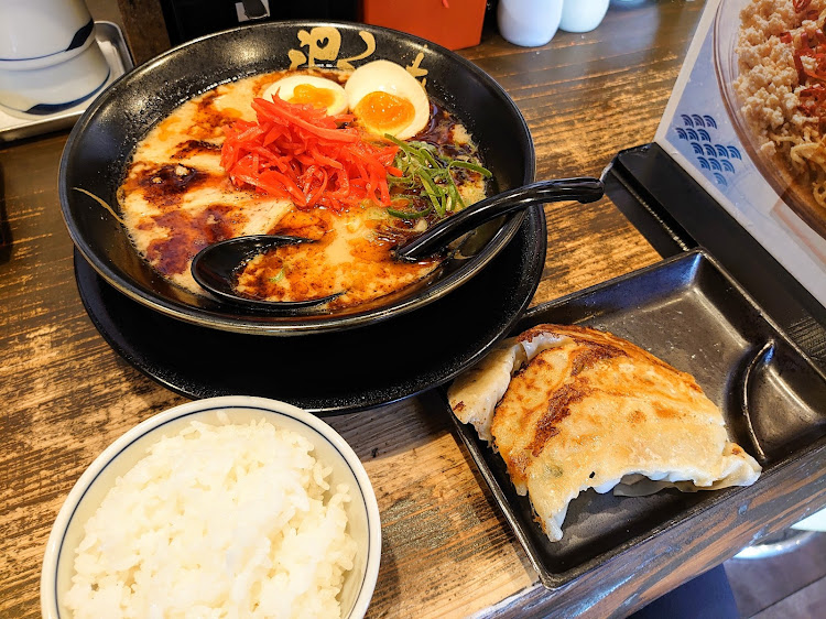 エルグランドの山口県・らーめん食堂 ろくの家・ホイールナット・協永産業・Racing Composite R40に関するカスタム事例の投稿画像3枚目