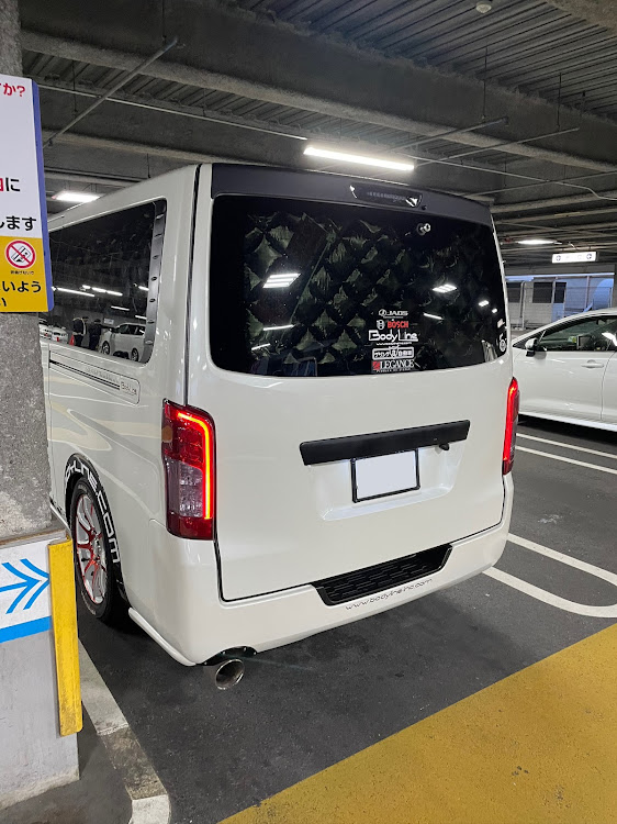 NV350キャラバンの#ローダウン・2.5インチローダウン・大阪オートメッセ2024・キャリパーカバー取付に関するカスタム事例の投稿画像4枚目