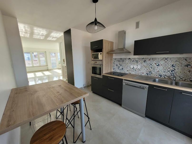 Vente appartement 6 pièces 110 m² à Saint-Etienne (42000), 180 000 €