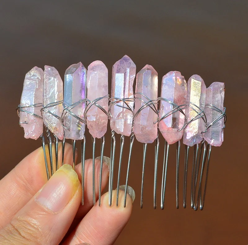 Handgemaakte bruids haar kam met kristallen, een elegante haaraccessoire voor bruiden, geeft glans en verfijning aan je kapsel.