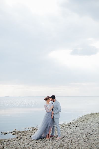 Fotógrafo de casamento Anna Rafeeva (annarafee8a). Foto de 19 de junho 2016