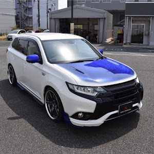 アウトランダーPHEV GG2W