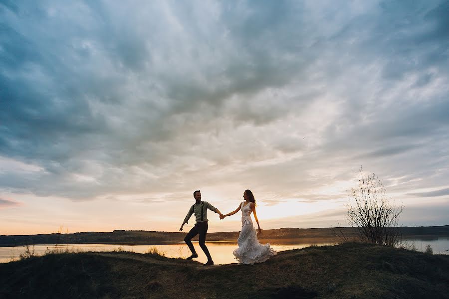 Fotógrafo de casamento Lyubov Yanova (vranin). Foto de 16 de maio 2018