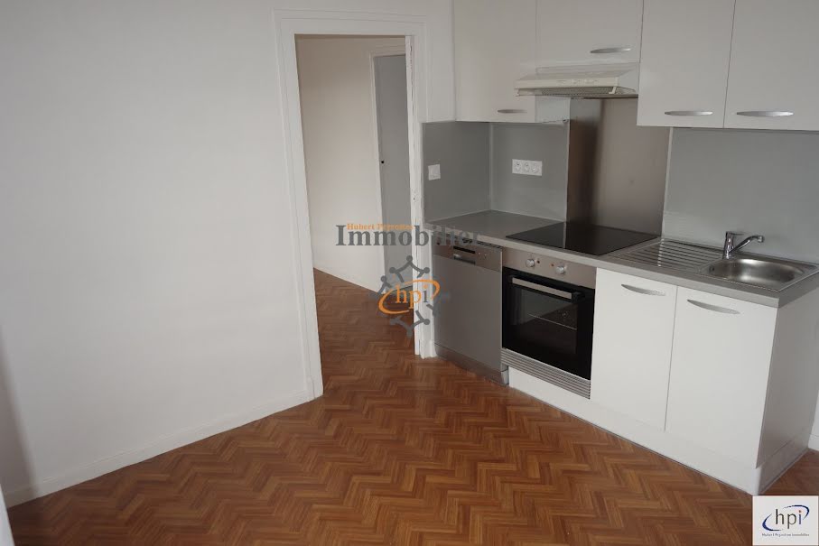 Location  appartement 1 pièce 30 m² à Saint-Affrique (12400), 315 €