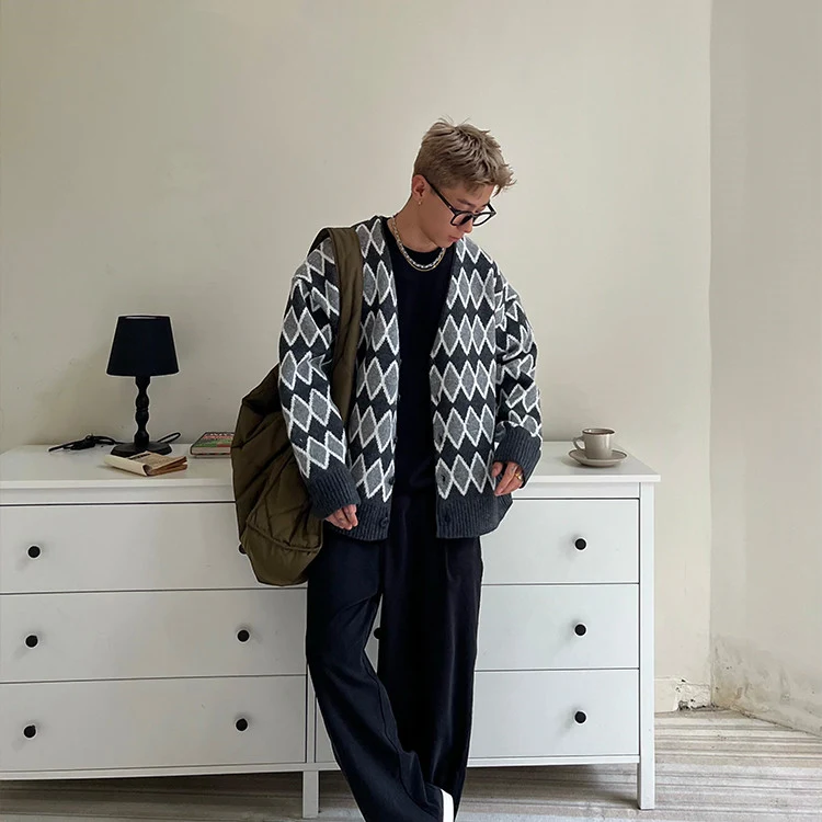 V-hals trui cardigan heren jas losse trui. Comfortabele en stijlvolle cardigan voor mannen, ideaal voor een casual en relaxte look.