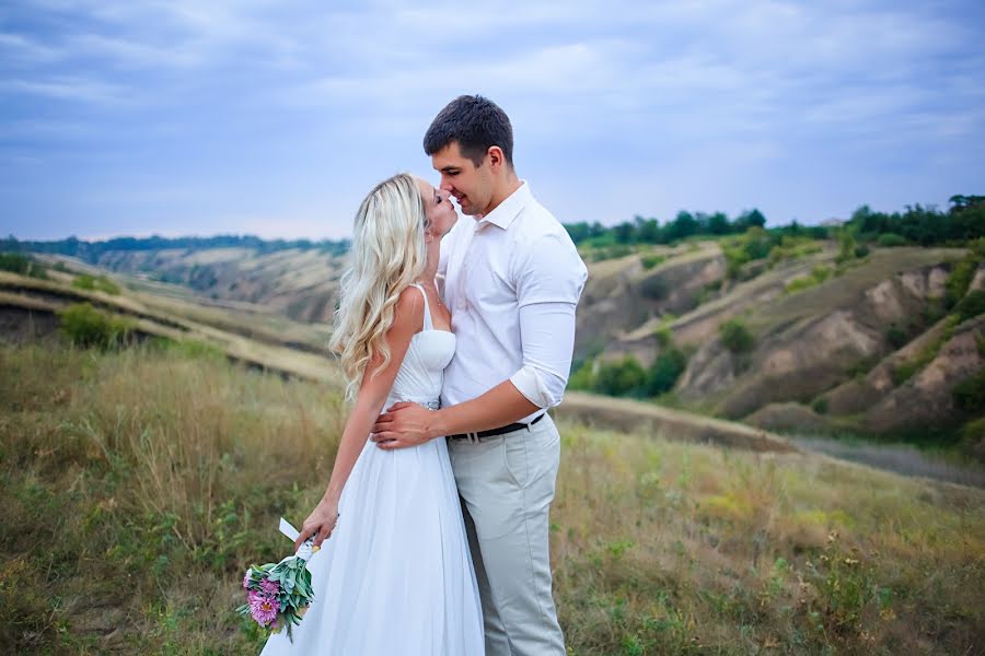 Fotógrafo de casamento Darina Limarenko (andriyanova). Foto de 21 de outubro 2016