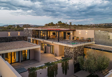 House with pool and garden 9