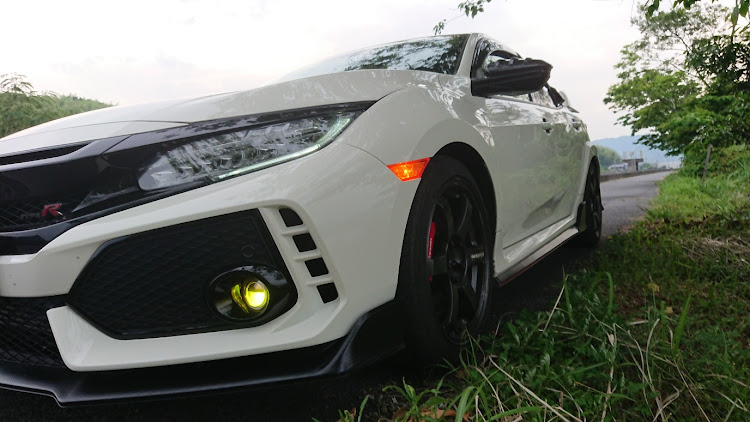 シビックタイプRのFK8・シビックタイプR・パーツ交換・US仕様・サイドマーカー交換に関するカスタム事例の投稿画像2枚目