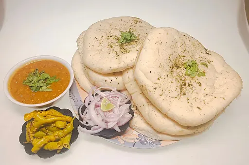 Punjabi Chole [500 Ml] With 6 Kulcha And Salad