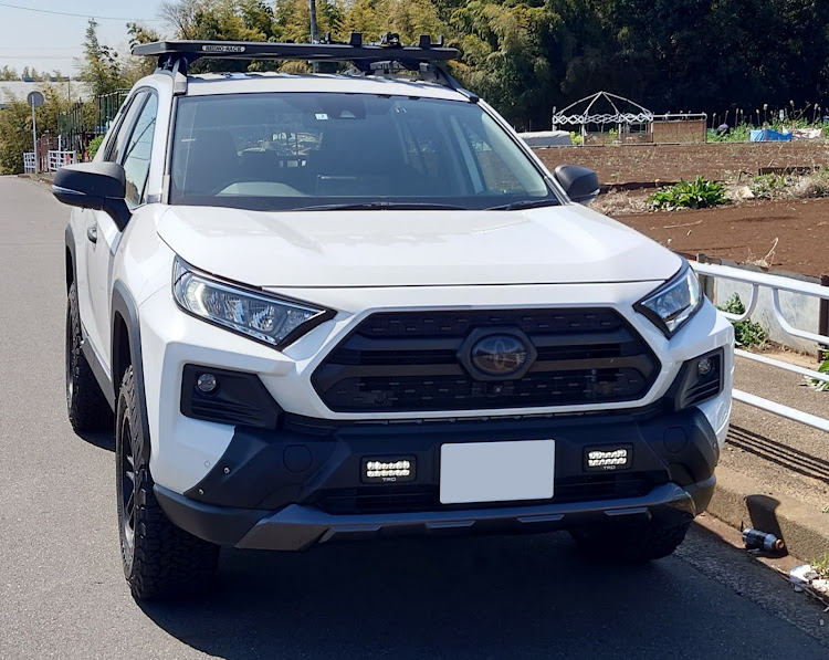 RAV4のBLACK RHINO Arches・BFGoodrich KO2・夏タイヤ交換完了・花粉まみれに関するカスタム事例の投稿画像2枚目