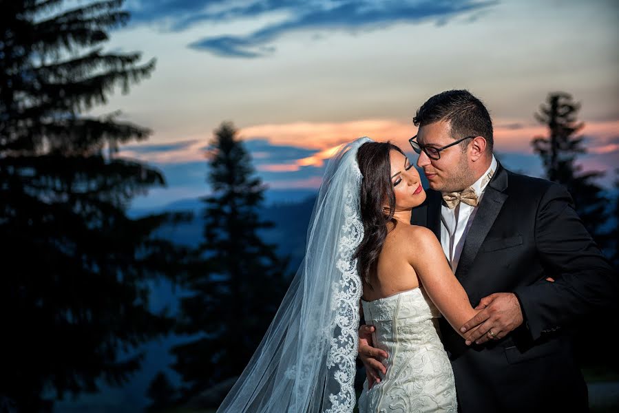 Wedding photographer Razvan Bolohoi (razvanbolohoi). Photo of 11 August 2017