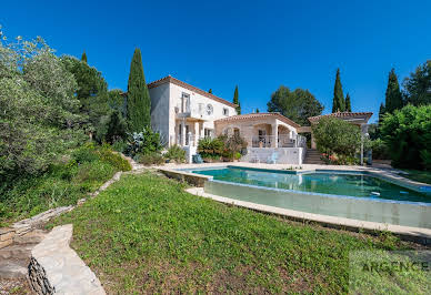 Maison avec piscine et terrasse 9