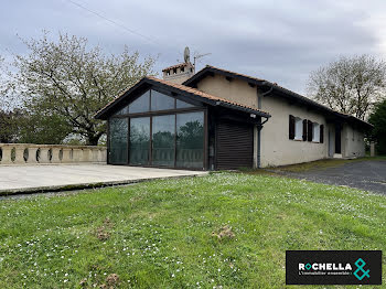 maison à Marcillac-Lanville (16)