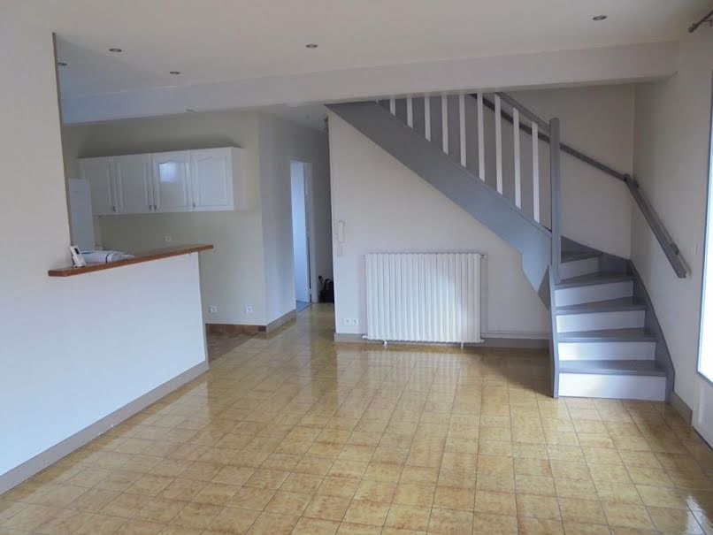 Location  appartement 1 pièce 85 m² à Laon (02000), 650 €