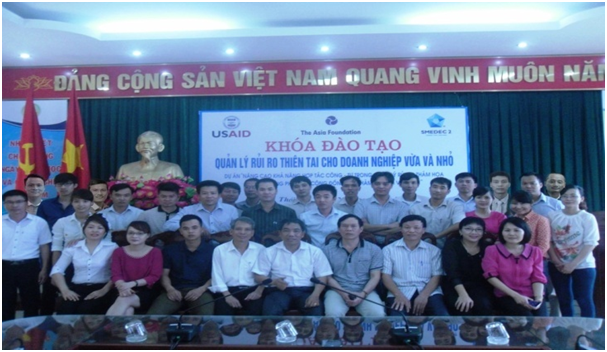 Chụp ảnh chung cả khóa