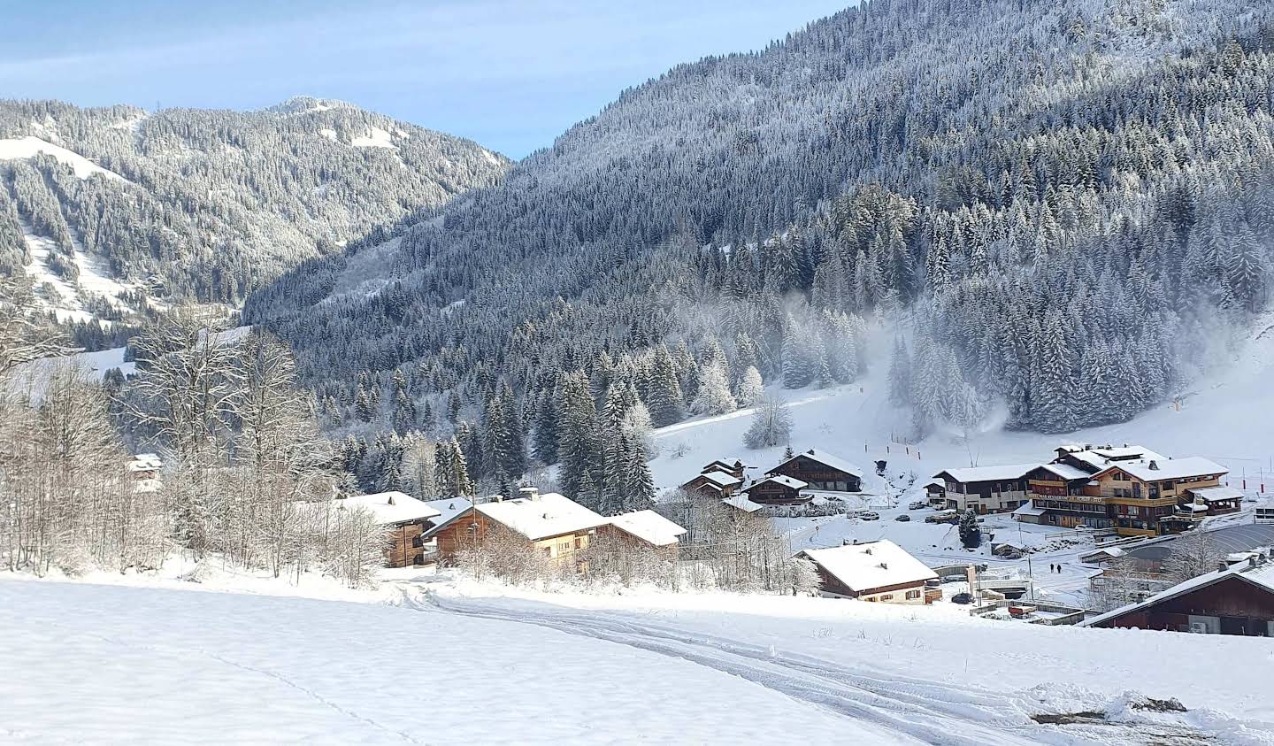 Chalet avec vue panoramique et terrasse Chatel