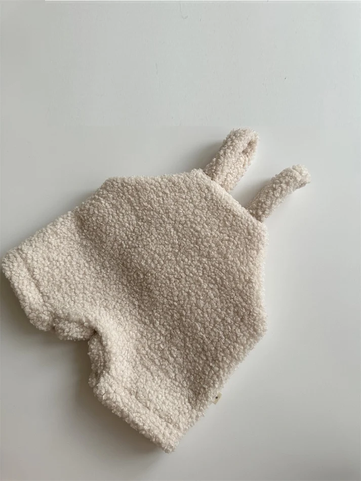 Barboteuse épaisse en polaire pour bébé garçon, body avec short, douce et chaude, idéale pour le confort et la chaleur de votre bébé.