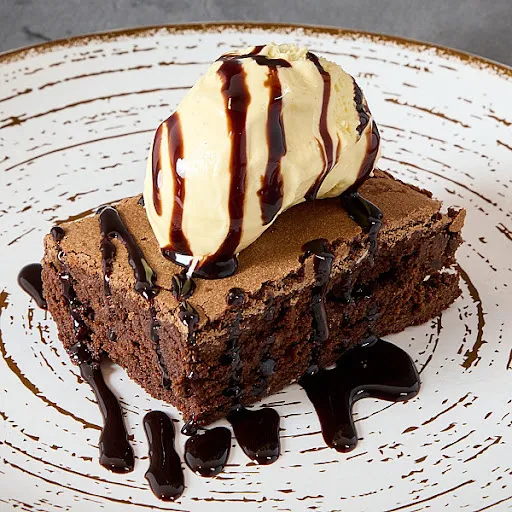 Walnut Brownie With Ice Cream