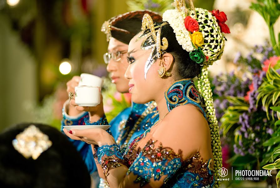 Fotógrafo de casamento Haris Sujatmiko (photocinemac). Foto de 16 de setembro 2018