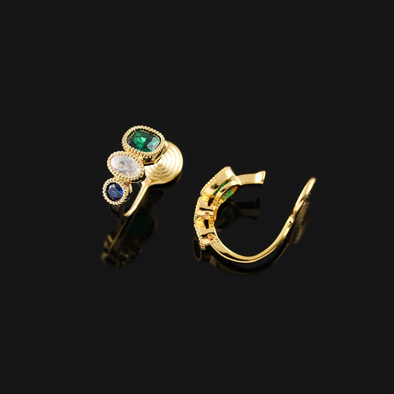 Boucles d'oreilles en zircon émeraude à contraste français Élégance et éclat pour un style sophistiqué, un bijou pour rehausser votre tenue avec raffinement.