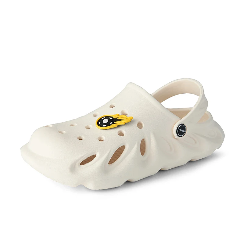 Sandales de plage légères et respirantes pour hommes. Chaussures à trous, idéales pour la plage, offrant confort et aération optimale. Parfaites pour l'été.