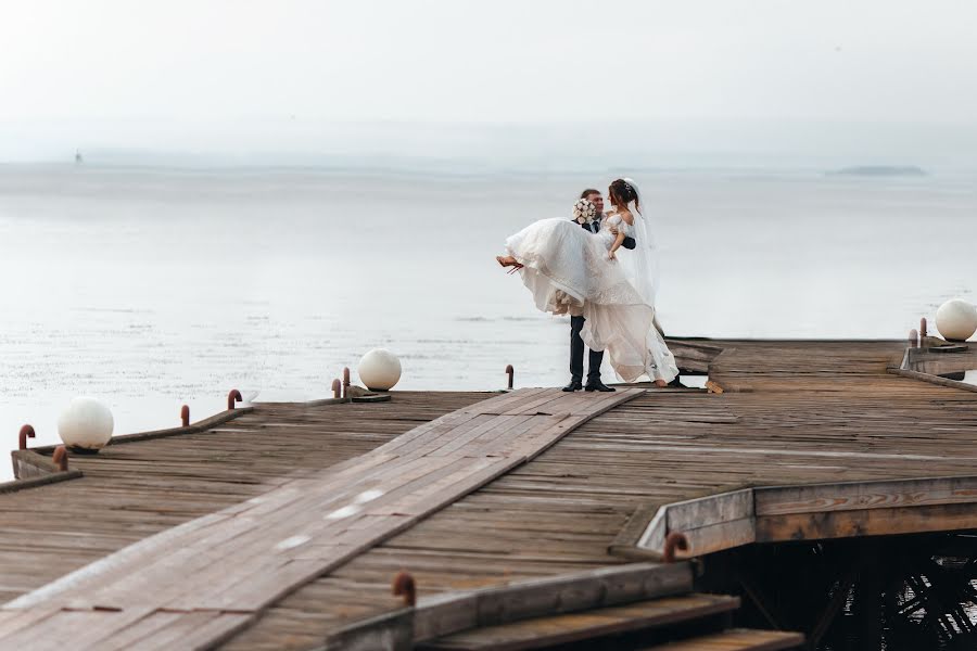 Fotógrafo de casamento Oleg Novikov (novikov1974). Foto de 5 de abril 2021