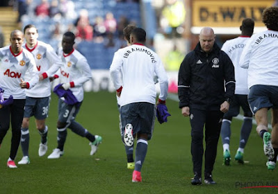 FOTO: Fellaini en co staken Ibrahimovic en Rojo tijdens de opwarming een hart onder de riem met dit unieke shirt 