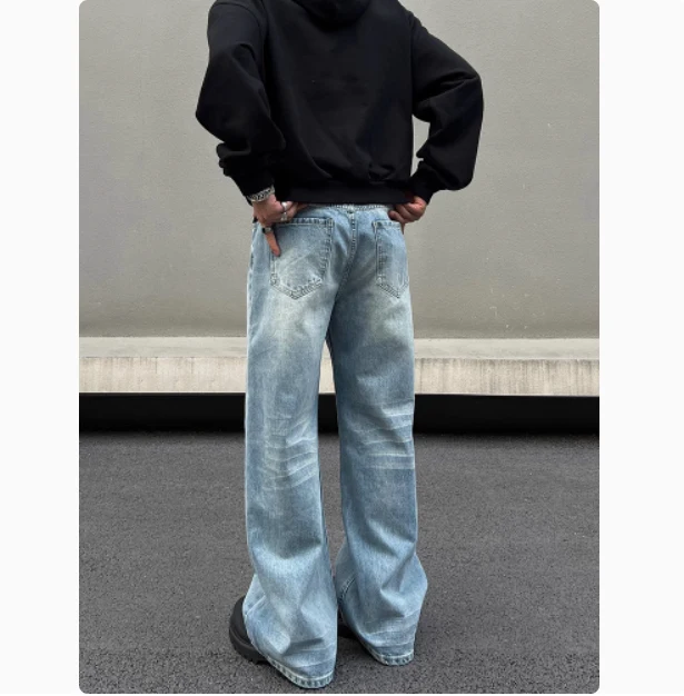 Herren Retro Whisker Washed Blue Straight Jeans für einen lässigen Look. Bequeme Passform, authentischer Stil und trendiger Used-Look.