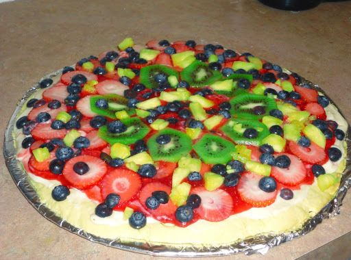 Fruit Pizza on sugar cookie crust