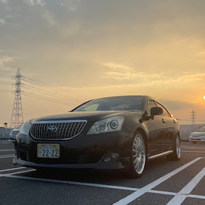 クラウンマジェスタ URS206