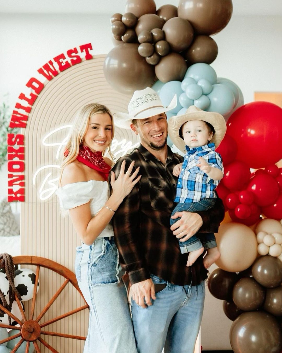 Alex Bregman with wife Reagan Bregman and son