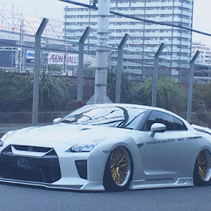 NISSAN GT-R