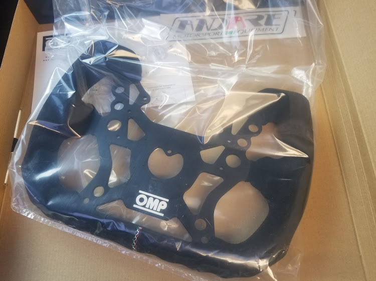 86のステアリング加工・買ってきて早々穴あけ💦・どんどん入荷🎵・オートメッセまでには完成させたい🎵に関するカスタム事例の投稿画像2枚目
