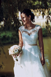 Fotografo di matrimoni Adrienn Balázs (loveforeverwed). Foto del 3 agosto 2018