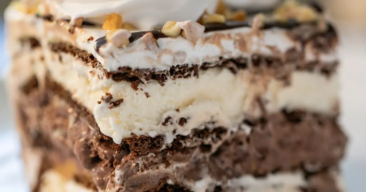 Easy Ice Cream Cake Recipe (No Bake Dessert!) – Unsophisticook