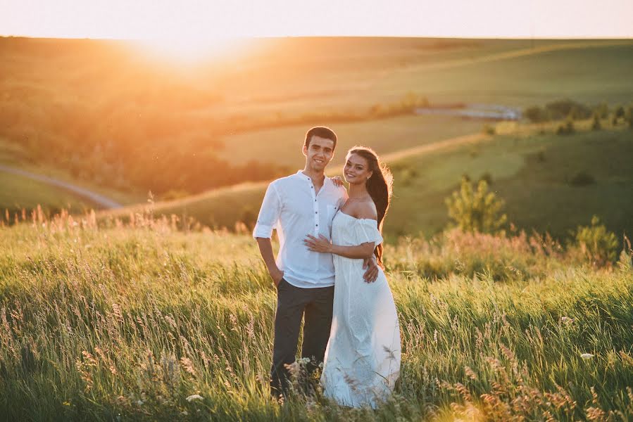 Свадебный фотограф Денис Хусейн (legvinl). Фотография от 27 февраля 2019