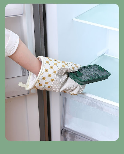 Title 13, Thickened Microwave Oven Heat Insulation Gloves...