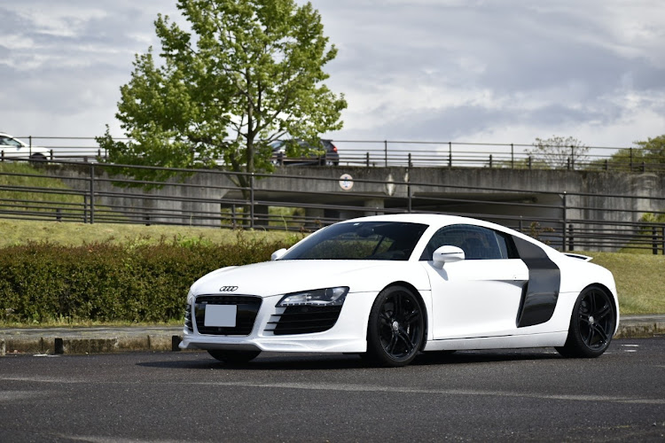 R8 クーペのよっちんさんが投稿したカスタム事例の投稿画像1枚目