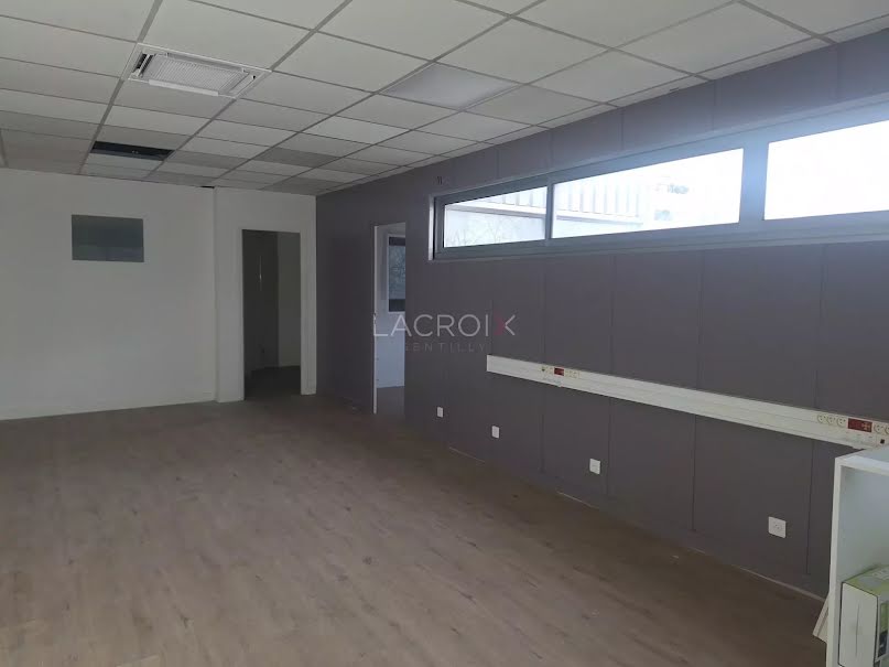 Location  locaux professionnels  70.61 m² à Gentilly (94250), 933 €